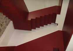 Bild einer Treppenkonstruktion über zwei Etagen (Material: Blech)