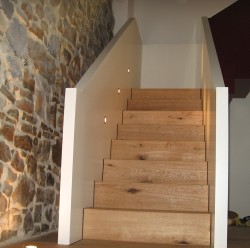 Bild einer Treppenkonstruktion über zwei Etagen (Material: Blech)