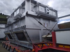 Ofengehäuse für 4 Induktoren, auf Tieflader